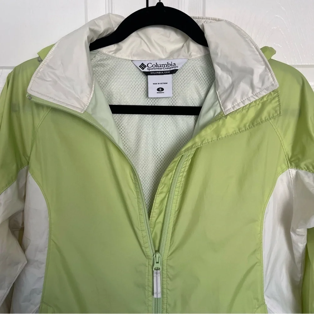 Light Green and Beige Columbia Packable Full Zip Windbreaker Jacket Size S